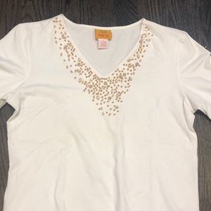 NWT Ruby Rd. White  shirt. Wooden beads at neck. Size s